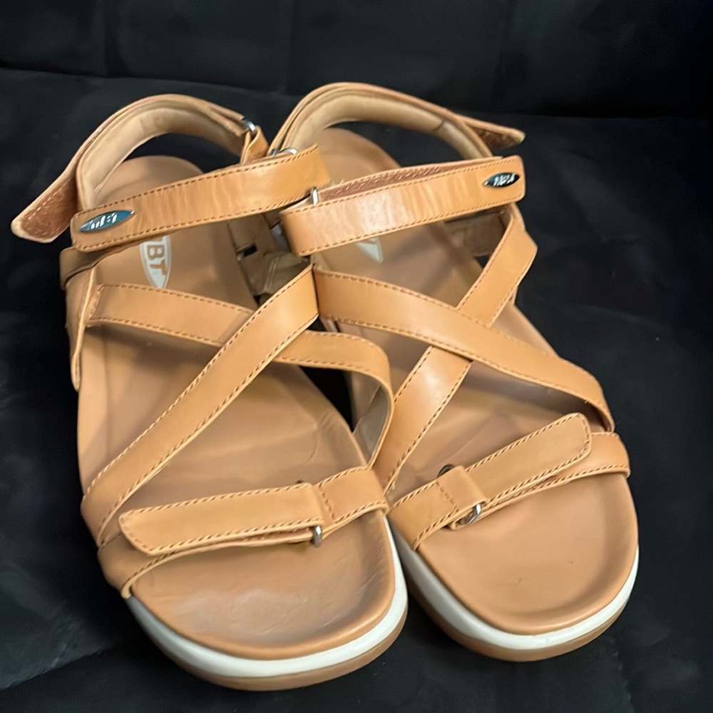 Preloved excellent condition MBT rocker kiburi sandals. Us10-10.5